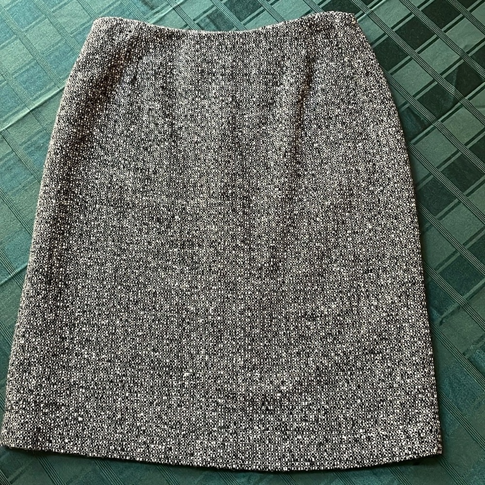 Lined wool skirt misses size 10